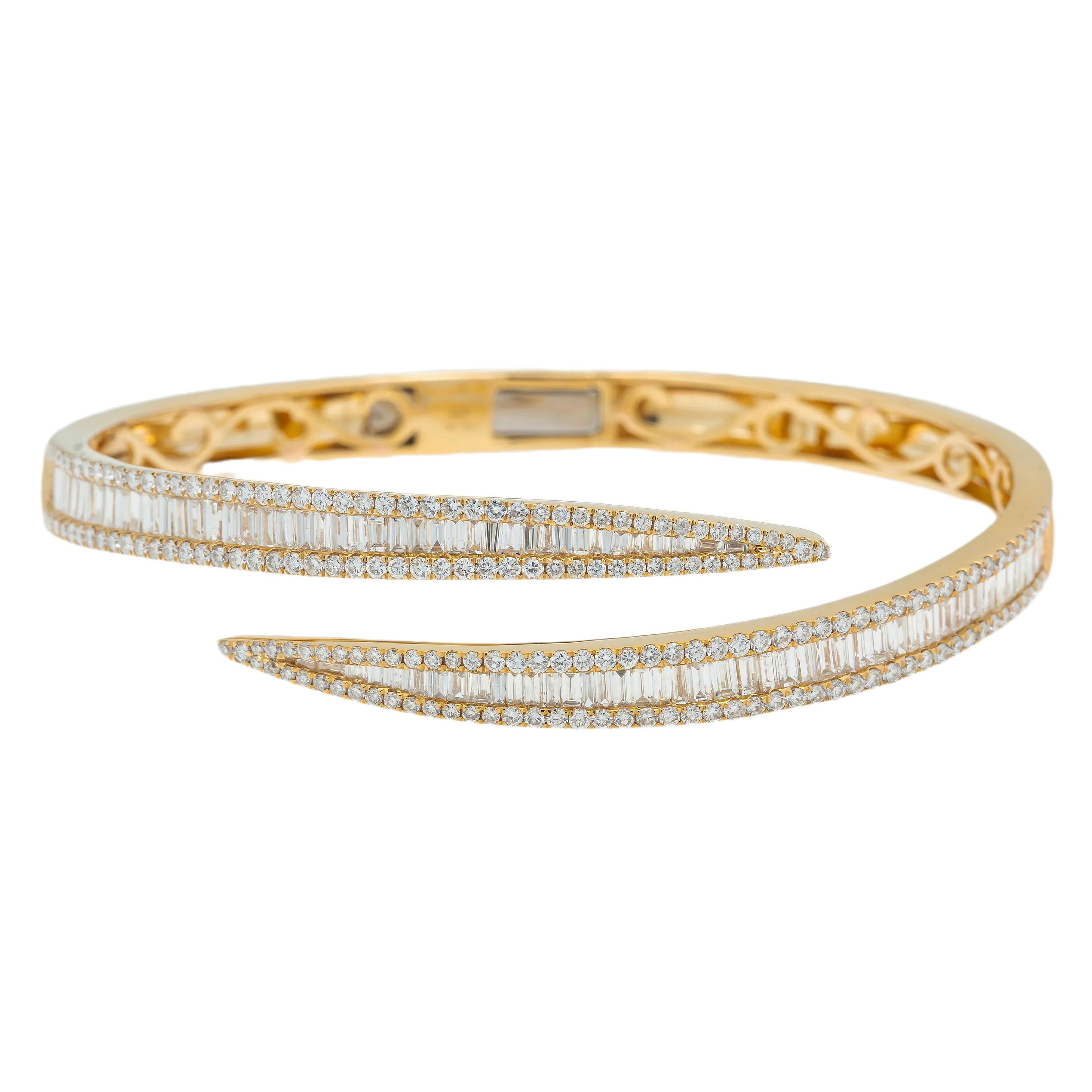 18K GOLD BANGLE BRACELET 3.73 CT DIAMONDS