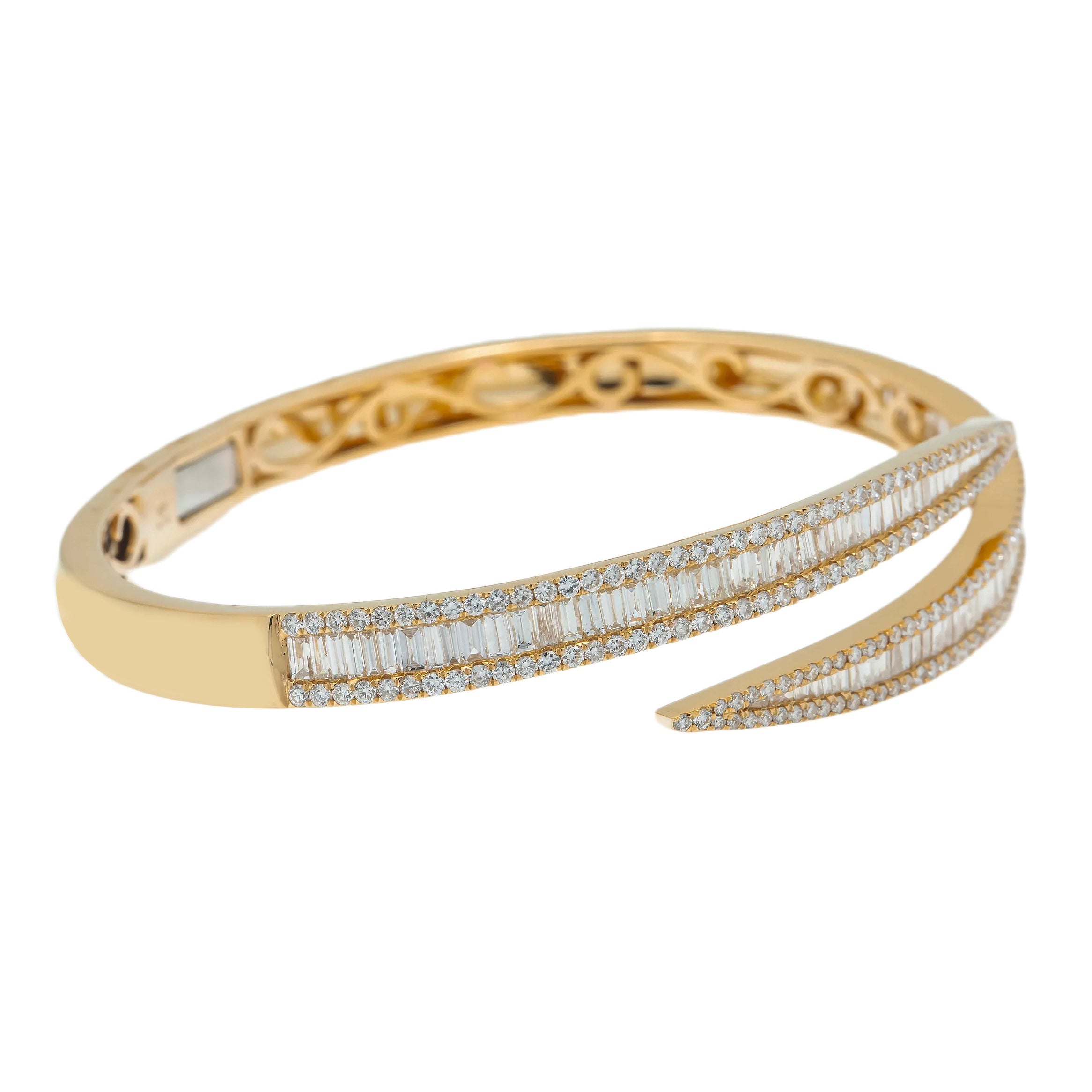 18K GOLD BANGLE BRACELET 3.73 CT DIAMONDS