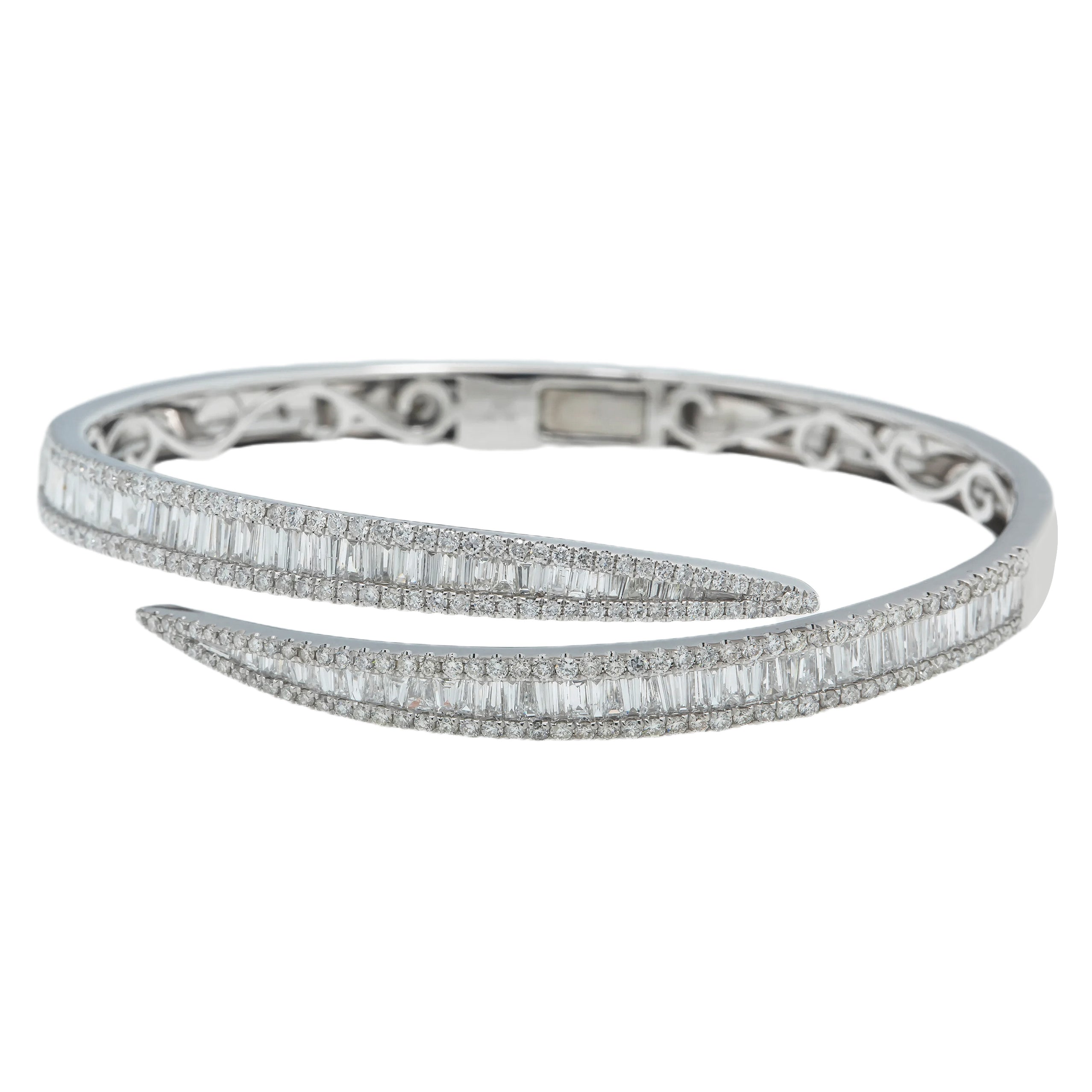 18K GOLD BANGLE BRACELET 3.73 CT DIAMONDS
