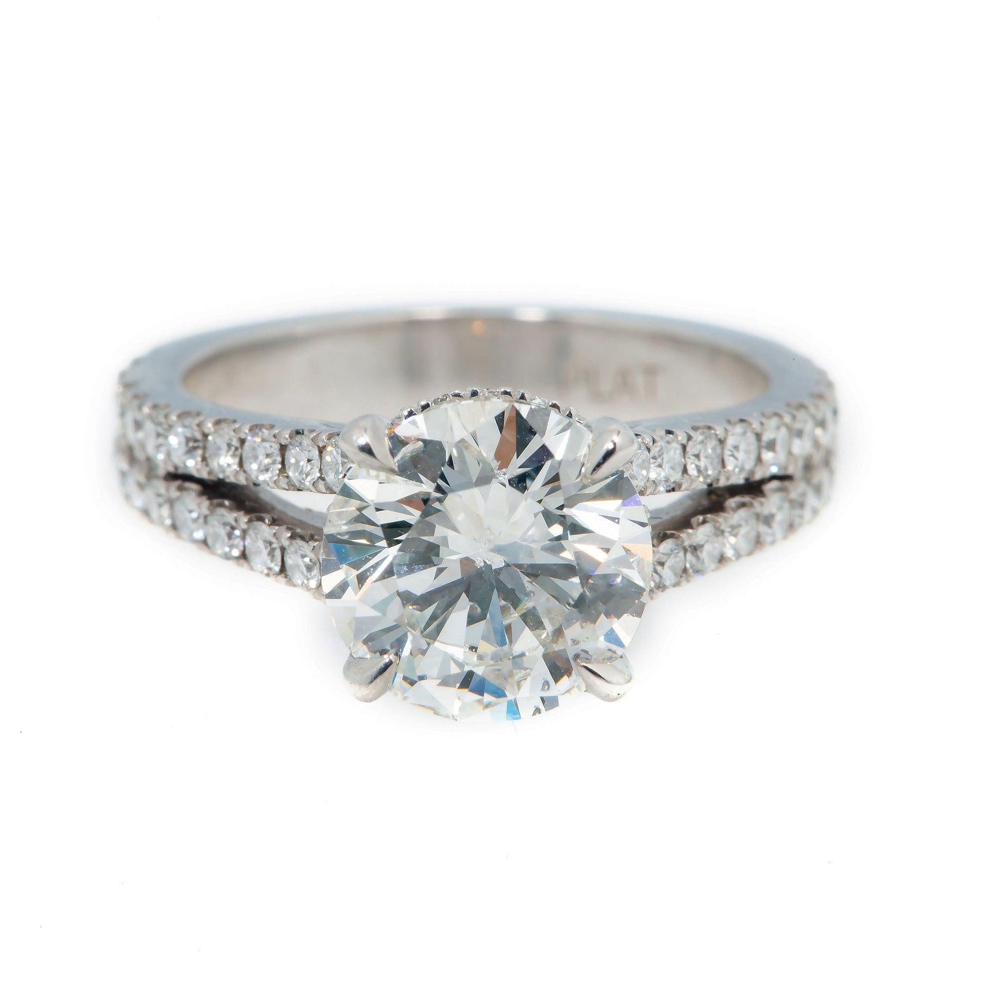 18K WHITE GOLD ENGAGEMENT RING WITH 2.04 CT DIAMONDS