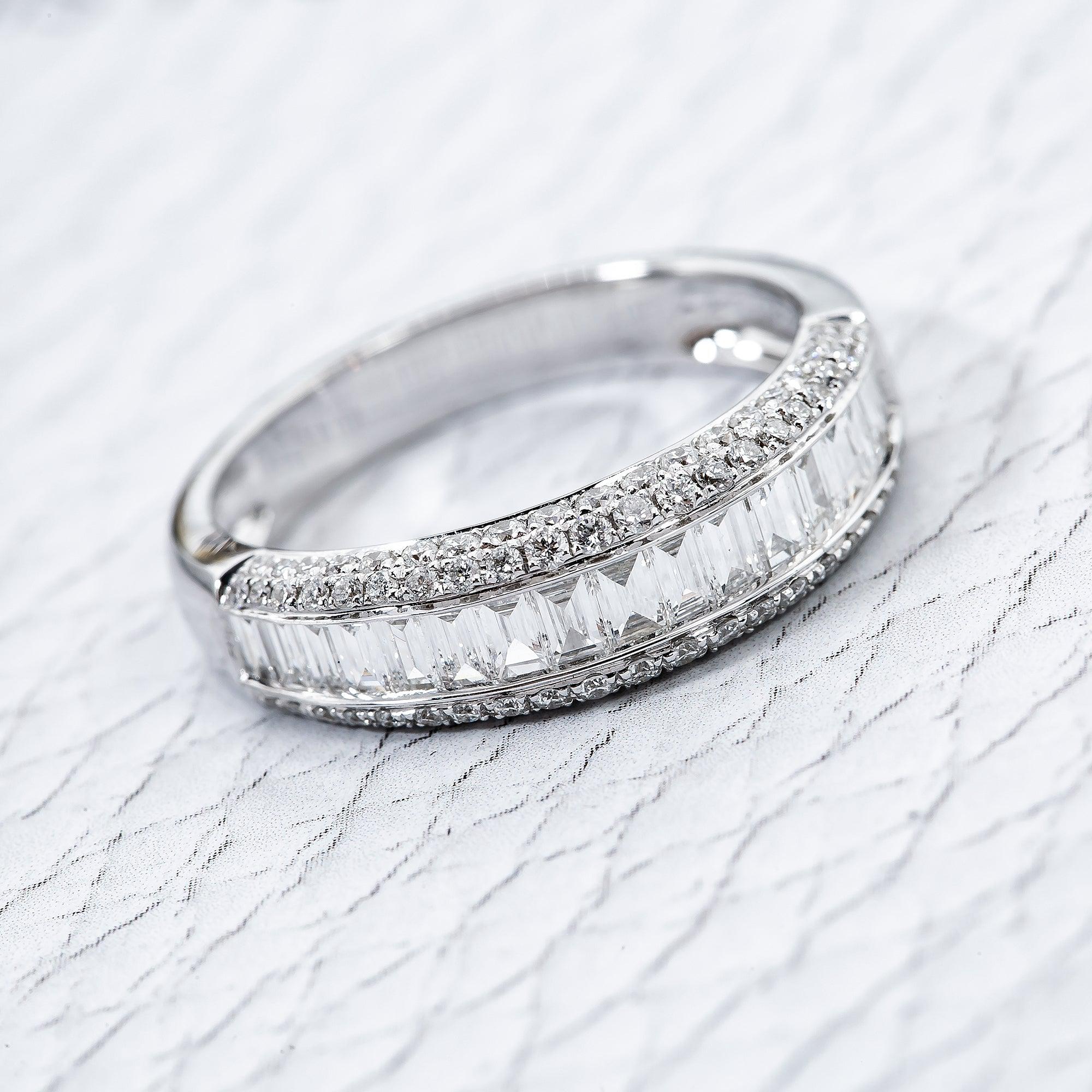 18K White Gold Ring with 0.6 CT Diamonds