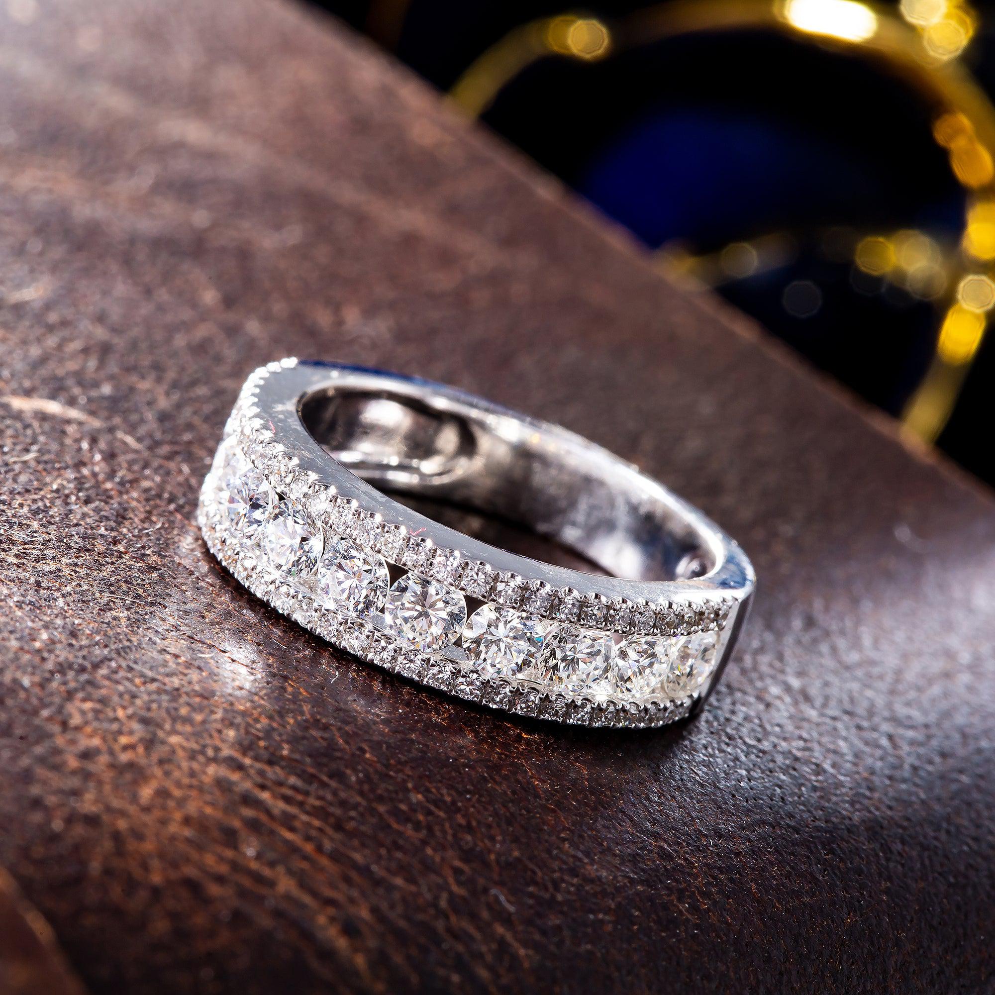 18K White Gold Ring with 1.67 CT Diamonds