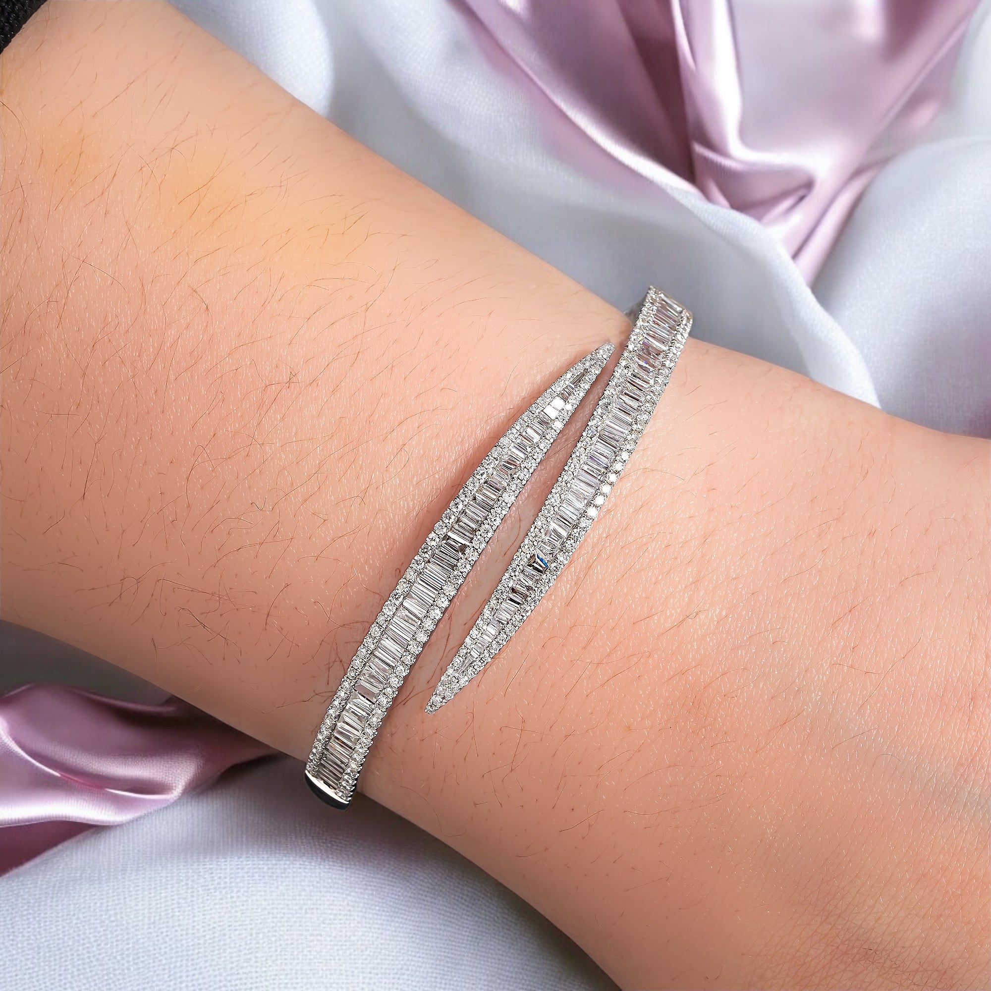 18K GOLD BANGLE BRACELET 3.73 CT DIAMONDS