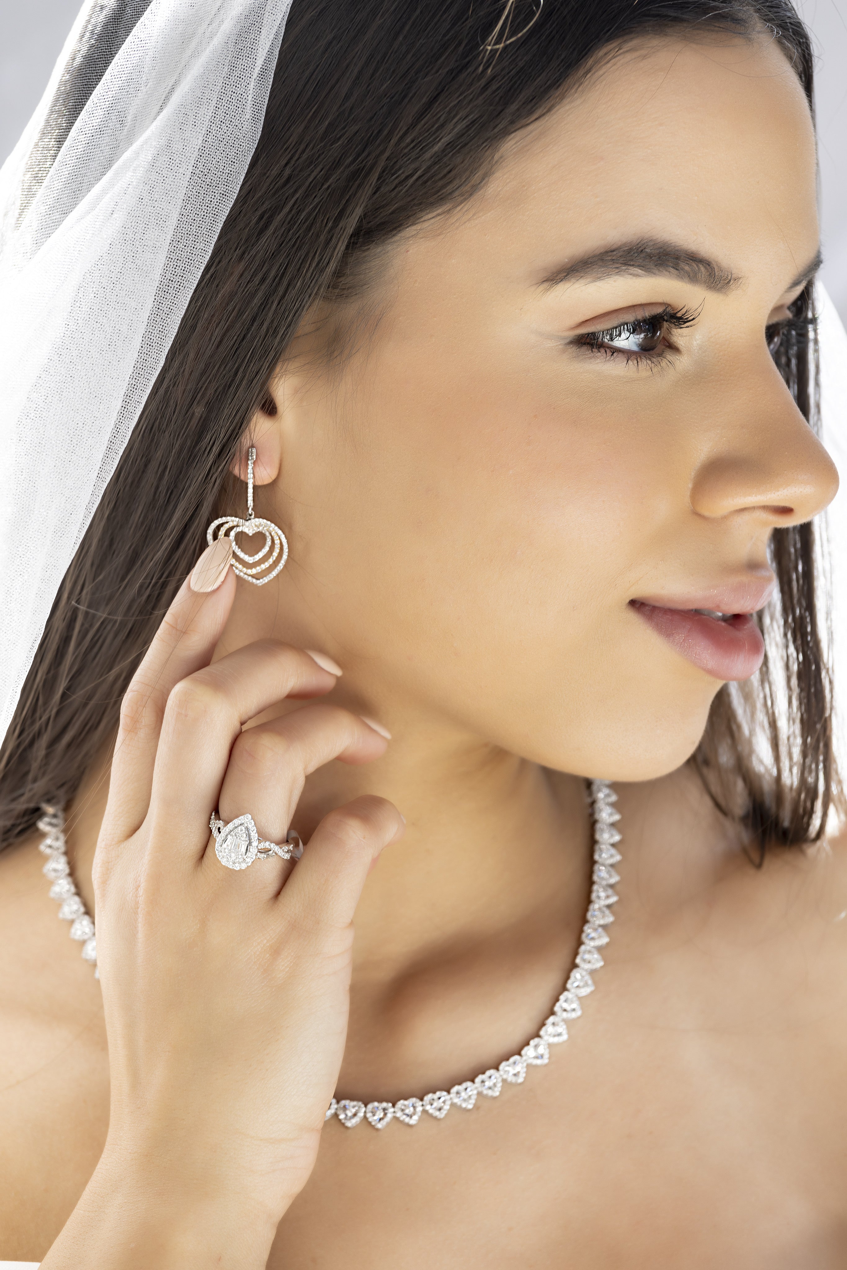 18K White Gold Heart Shaped Earrings With White Diamonds