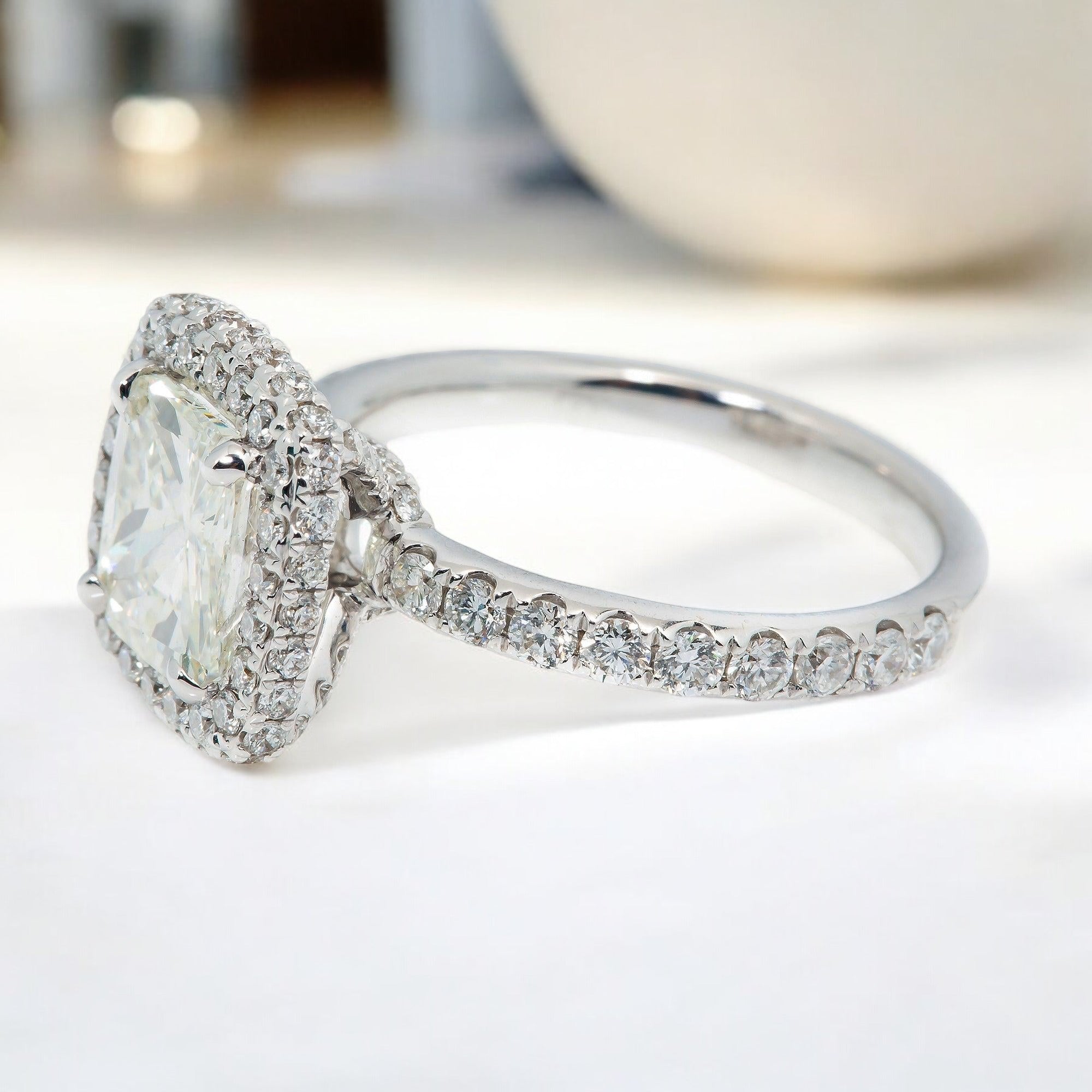 18K GOLD CUSHION CUT DIAMOND ENGAGEMENT RING 2.5 CT GIA