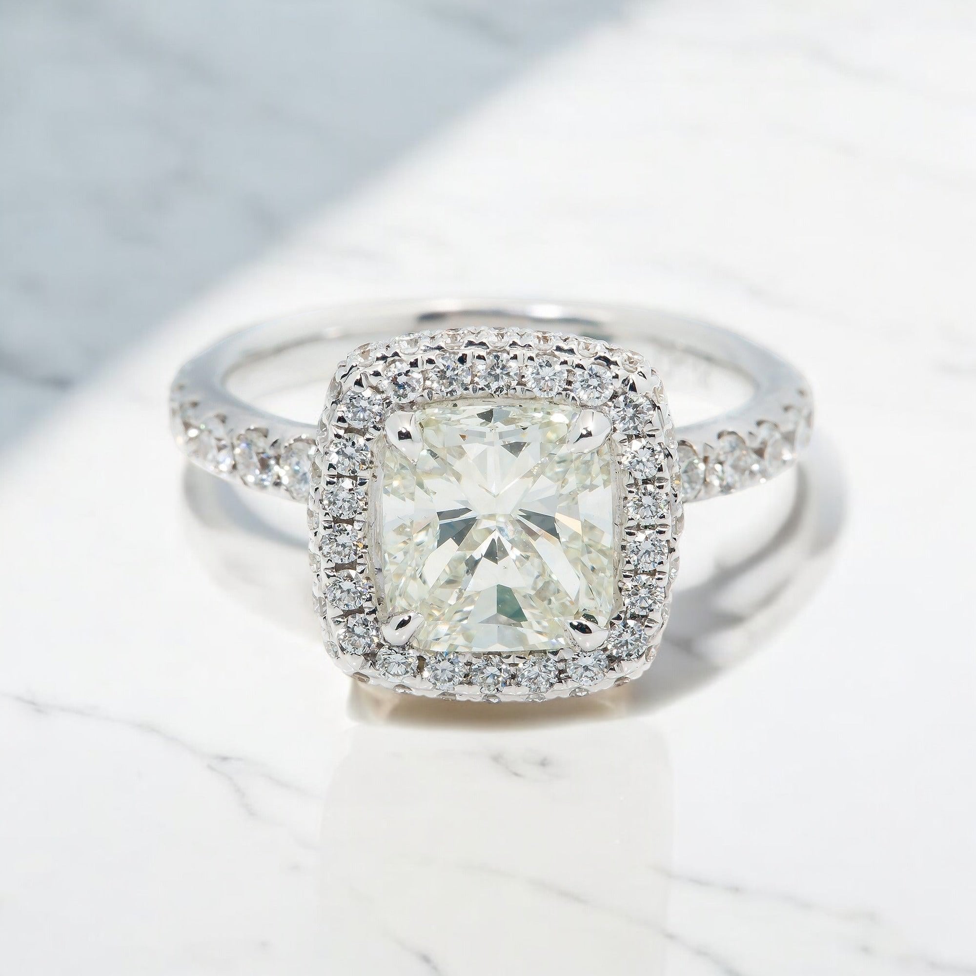 18K GOLD CUSHION CUT DIAMOND ENGAGEMENT RING 2.5 CT GIA