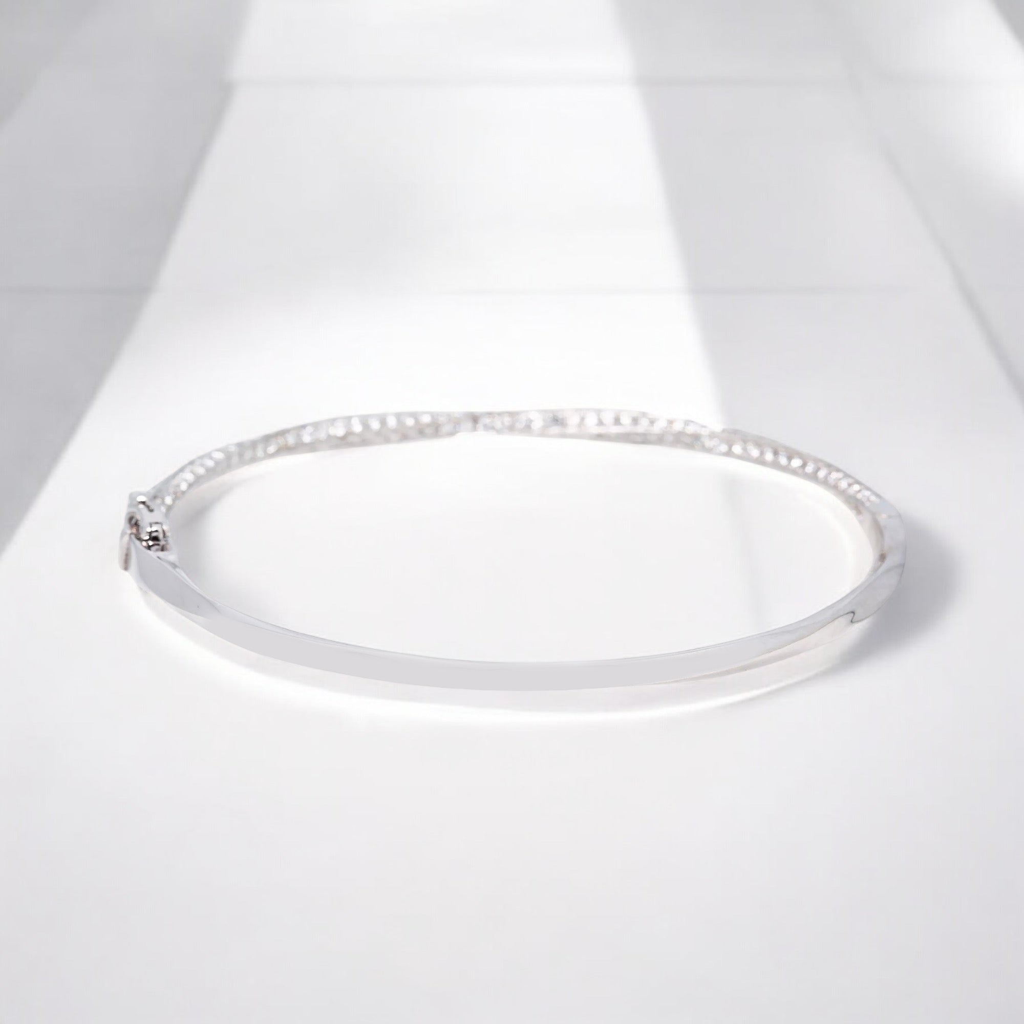 18K GOLD DIAMOND TWIST BANGLE BRACELET 2.08 CT