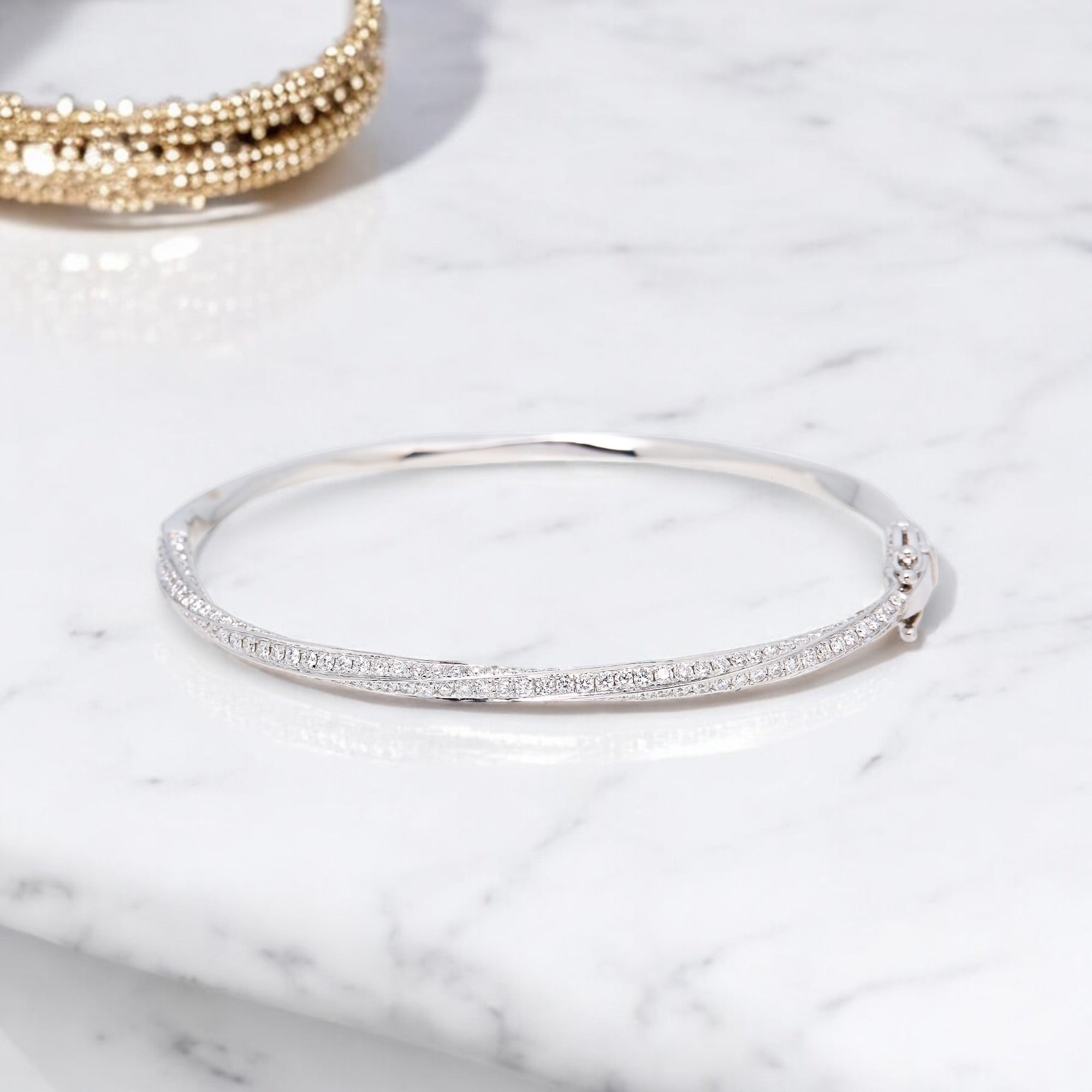 18K GOLD DIAMOND TWIST BANGLE BRACELET 2.08 CT