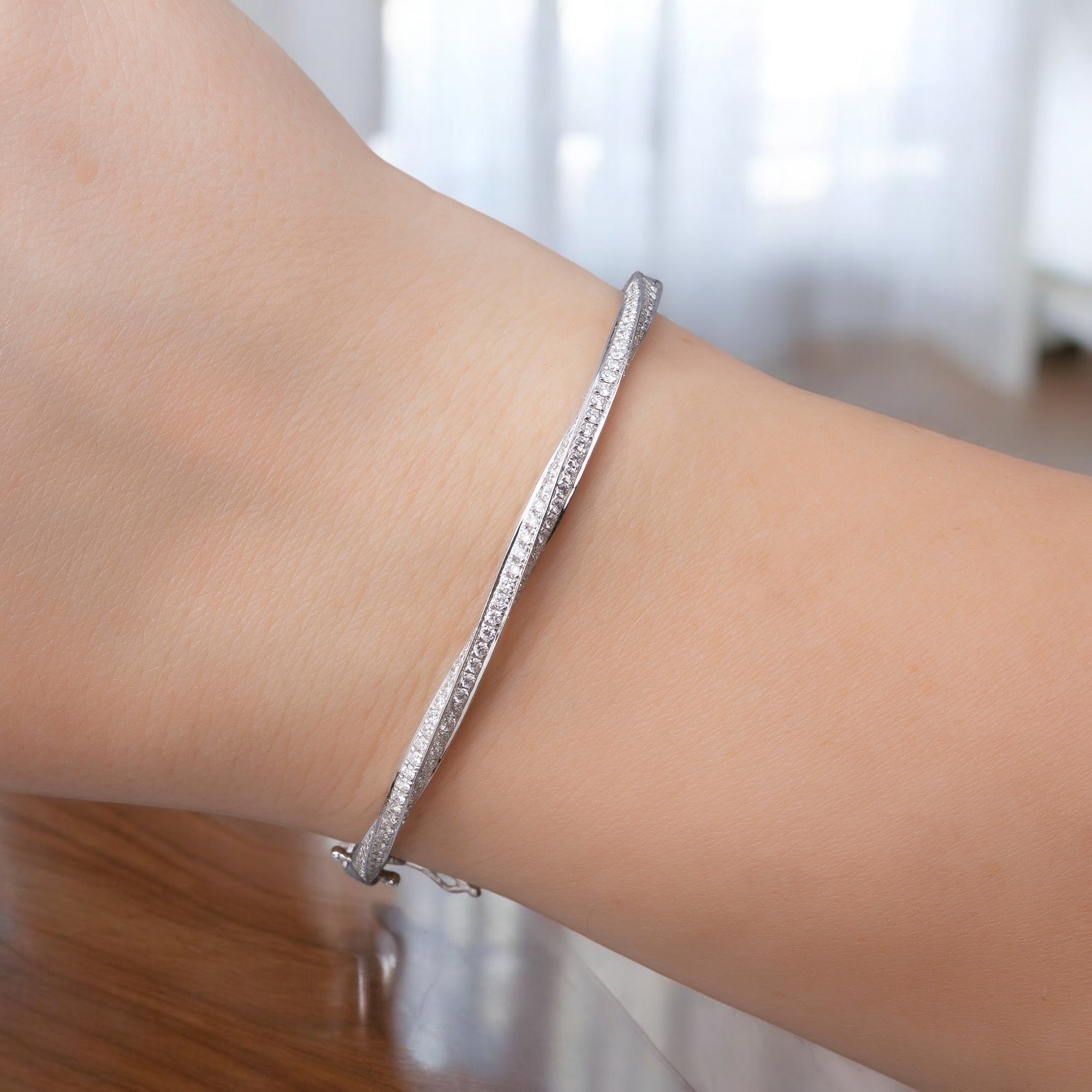 18K GOLD DIAMOND TWIST BANGLE BRACELET 2.08 CT