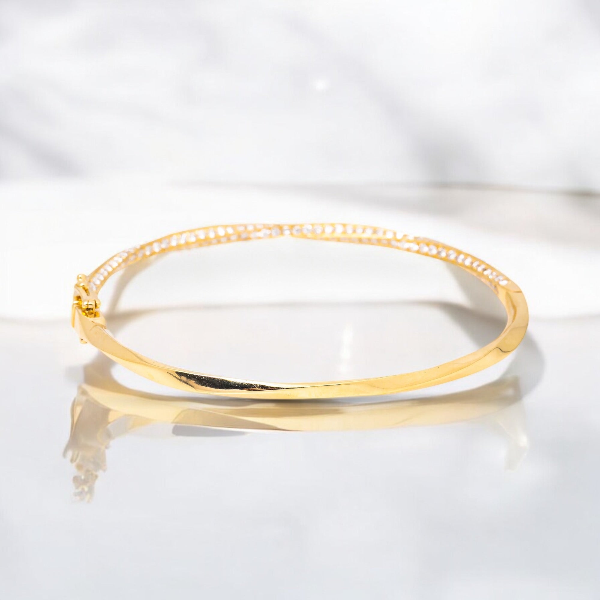 18K GOLD DIAMOND TWIST BANGLE BRACELET 2.08 CT