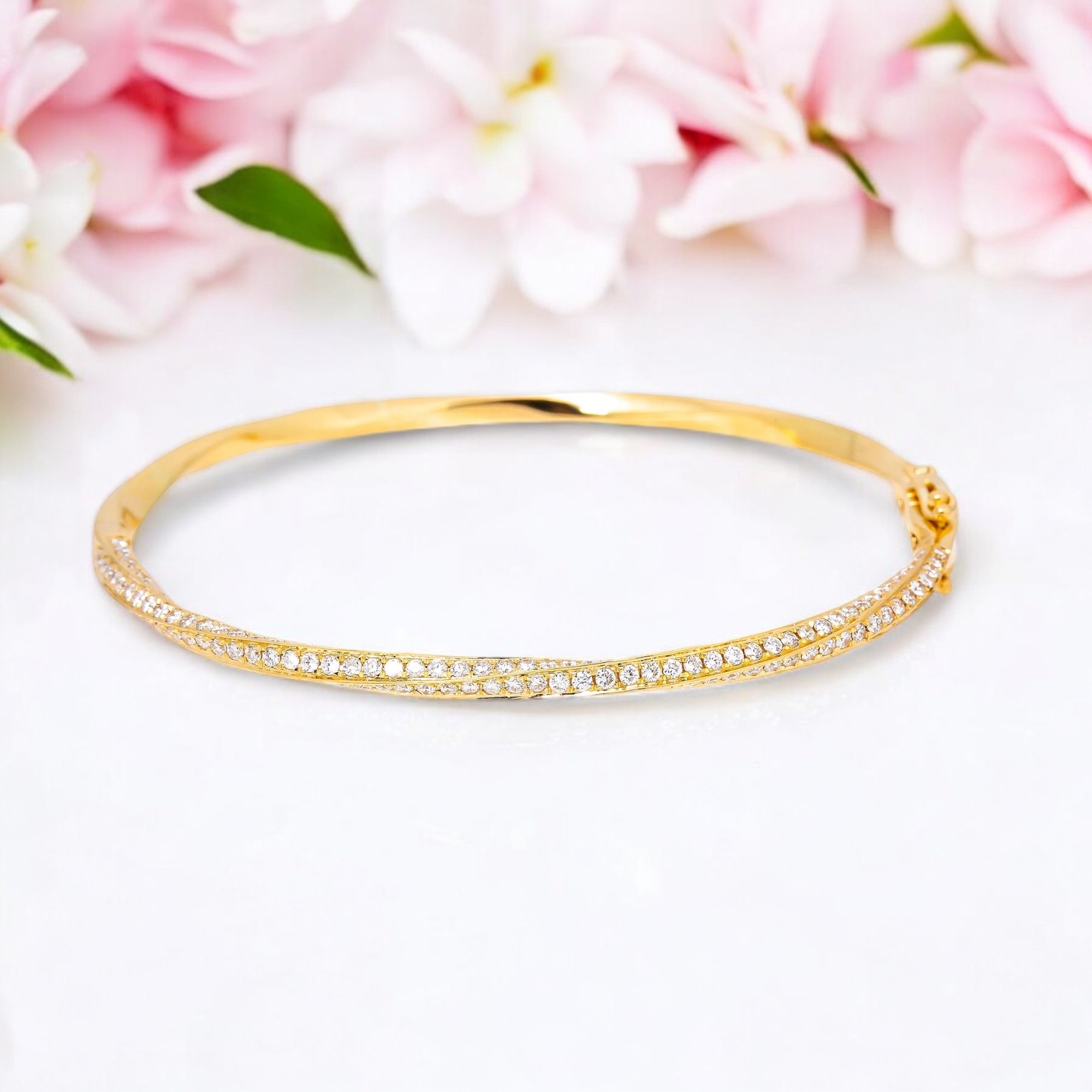 18K GOLD DIAMOND TWIST BANGLE BRACELET 2.08 CT