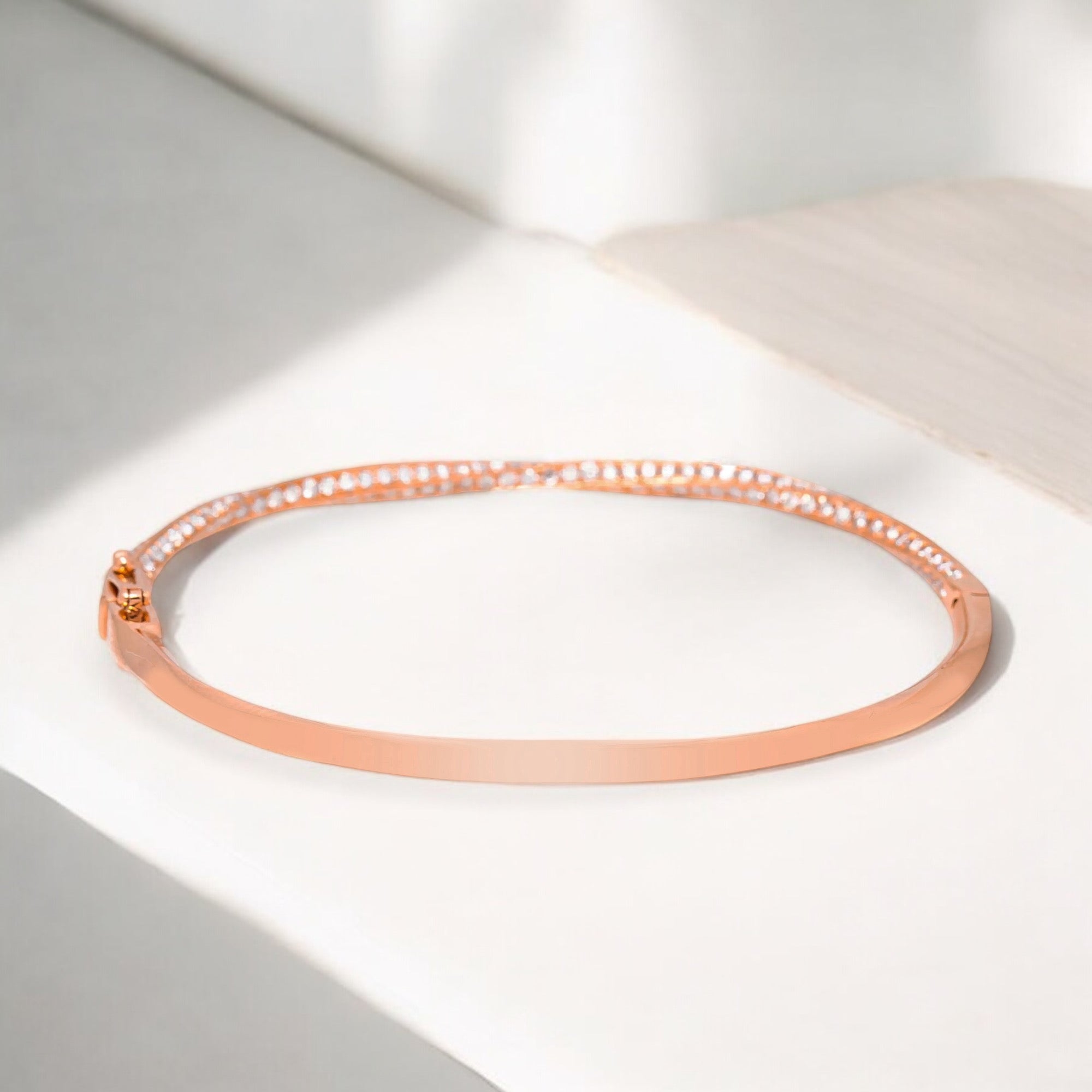 18K GOLD DIAMOND TWIST BANGLE BRACELET 2.08 CT