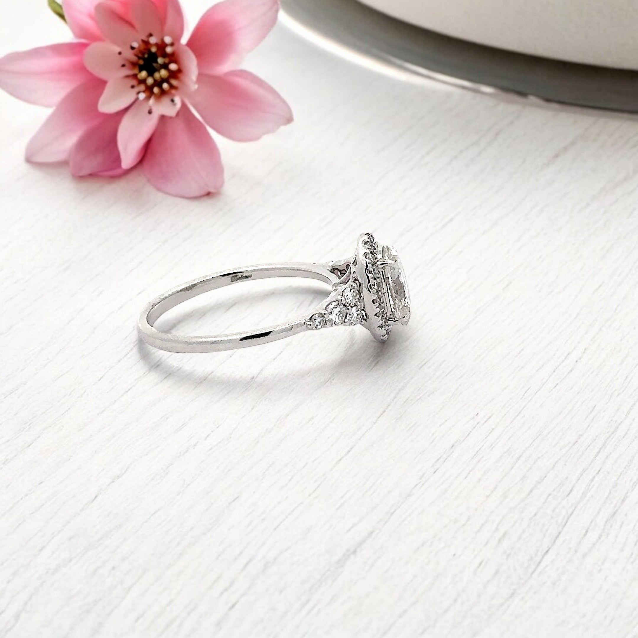 14K GOLD OVAL AND ROUND CUT HALO LAB DIAMOND ENGAGEMENT RING 1.40 CTW