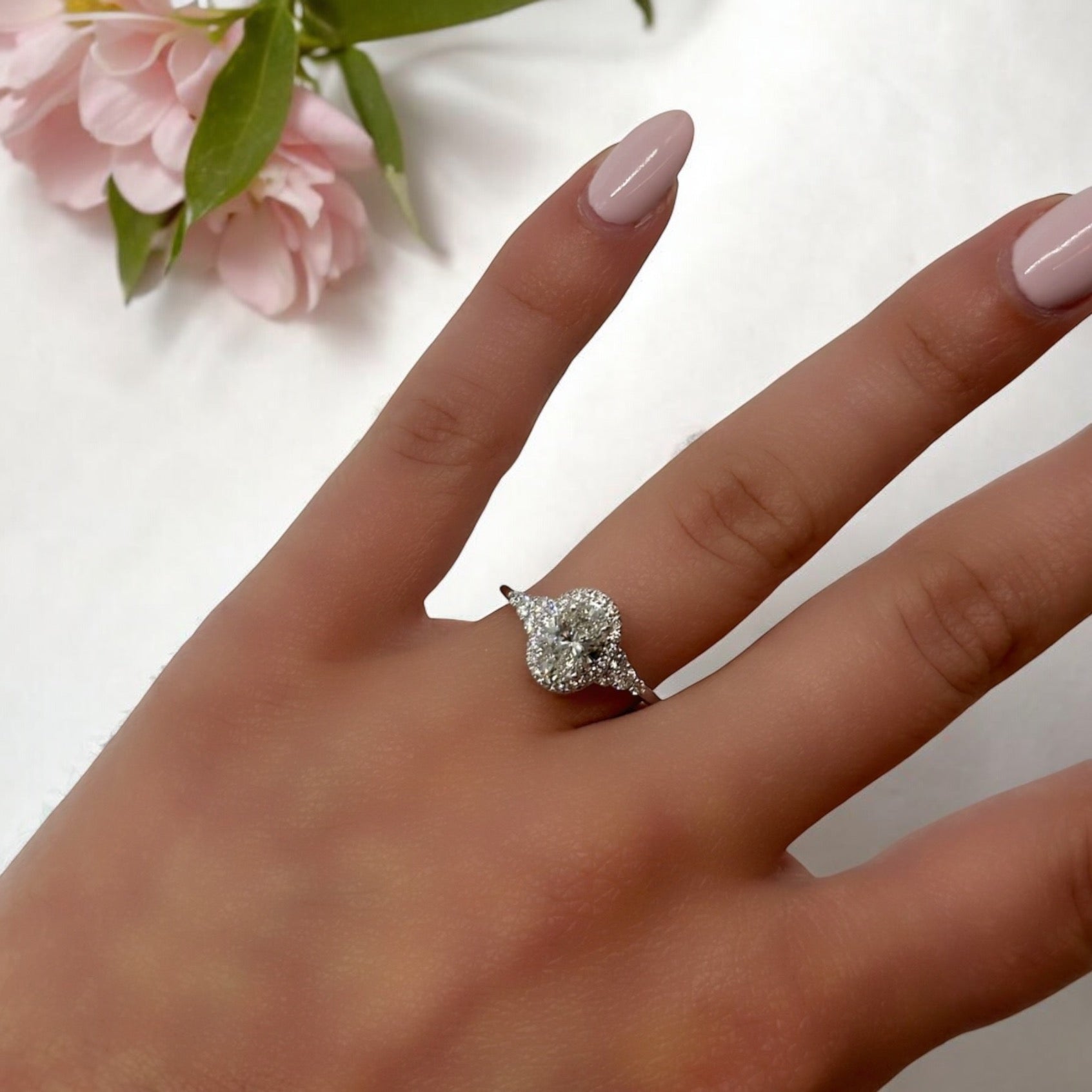14K GOLD OVAL AND ROUND CUT HALO LAB DIAMOND ENGAGEMENT RING 1.40 CTW