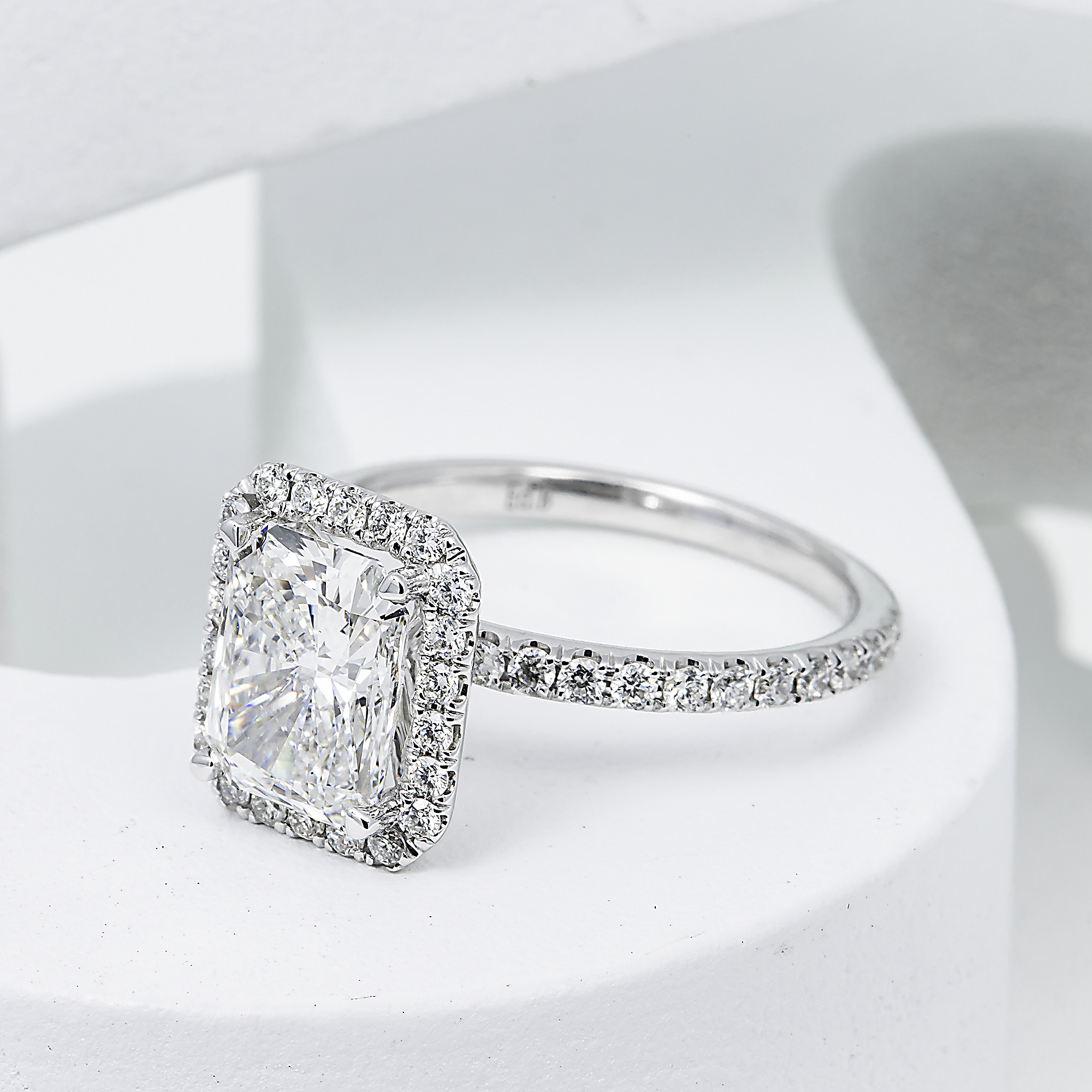 18K GOLD RADIANT CUT HALO LAB DIAMOND ENGAGEMENT RING 2.50 CTW