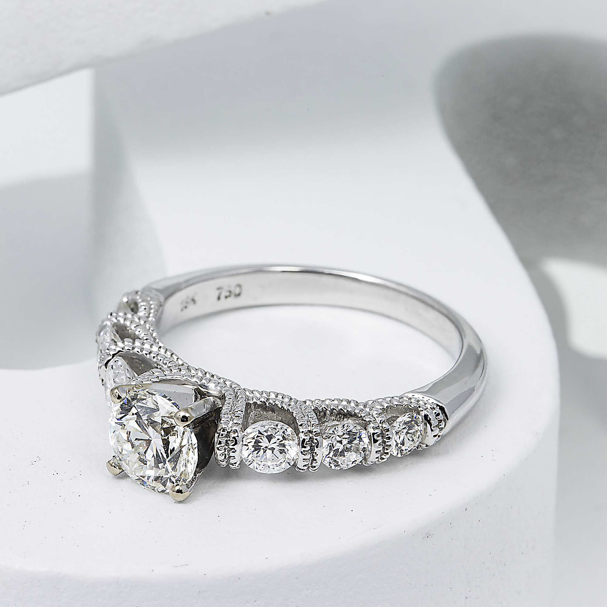 18K GOLD ROUND CUT DIAMOND WITH SIDE STONES ENGAGEMENT RING 1.17 CTW