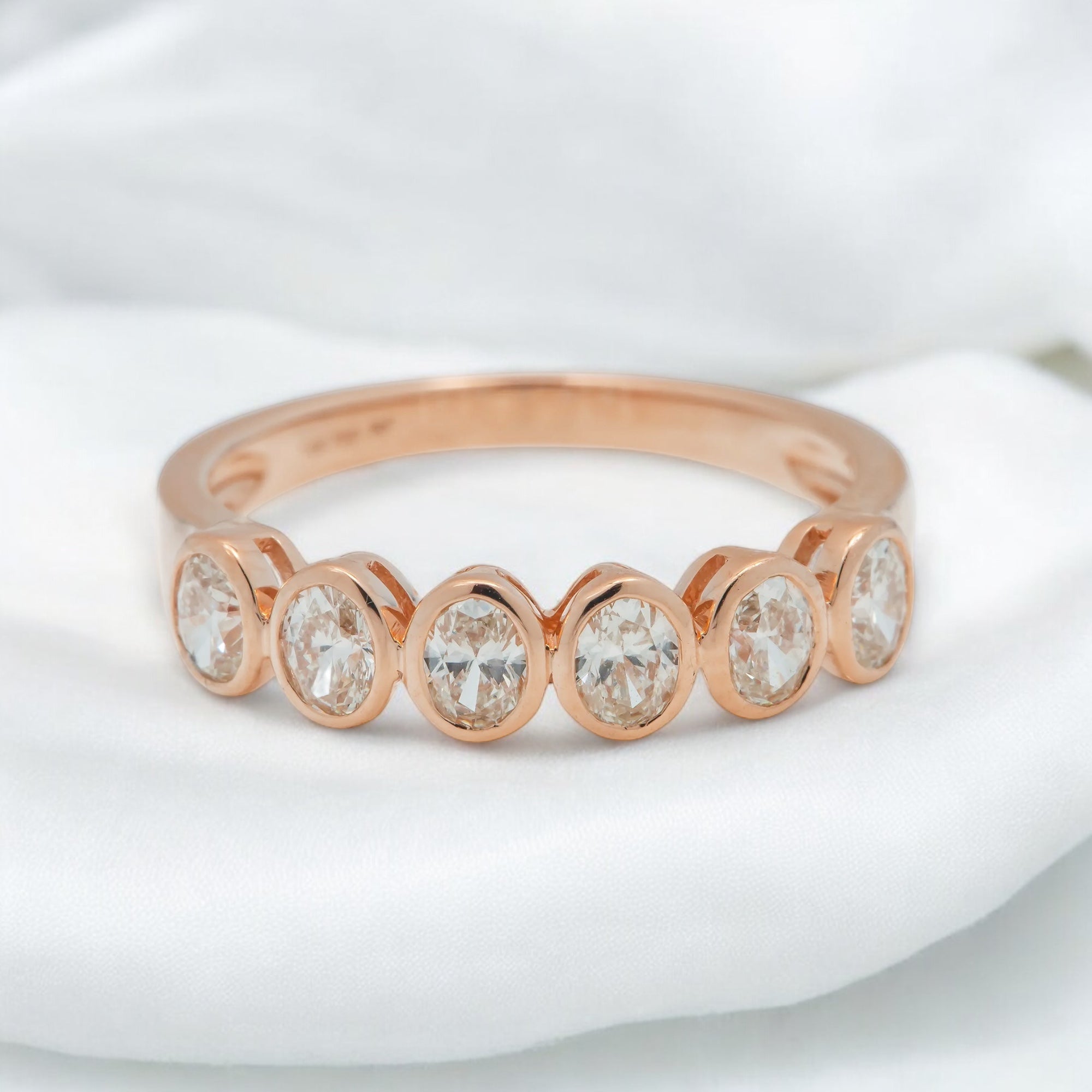 18K GOLD 6 STONE BEZEL SET LAB DIAMOND RING 0.81 CTW