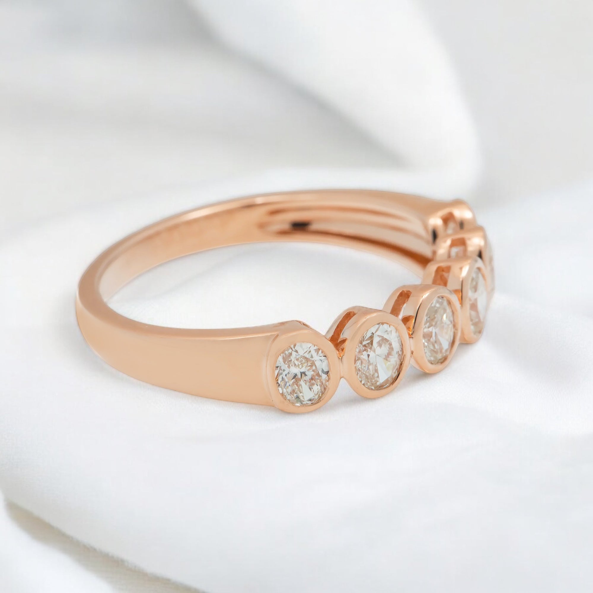 18K GOLD 6 STONE BEZEL SET LAB DIAMOND RING 0.81 CTW